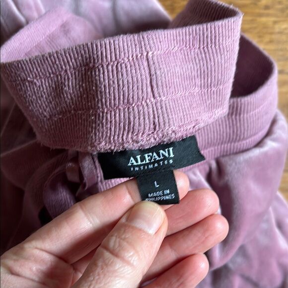 Green and Pink Velvet Loungewear Set - Picture 11 of 15
